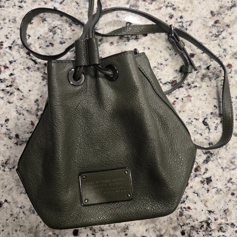 Marc Jacobs like new crossbody bucket green bag